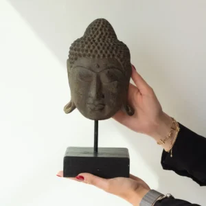 Stor Buddha-huvud på stativ i grått - produktbild 2