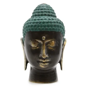 Stort Buddhahuvud i antik mässing med grön patina på huvudet