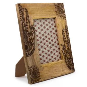 Stor fotoram i mangoträ med svart Hamsa-motiv och plats för foto 13x18 cm