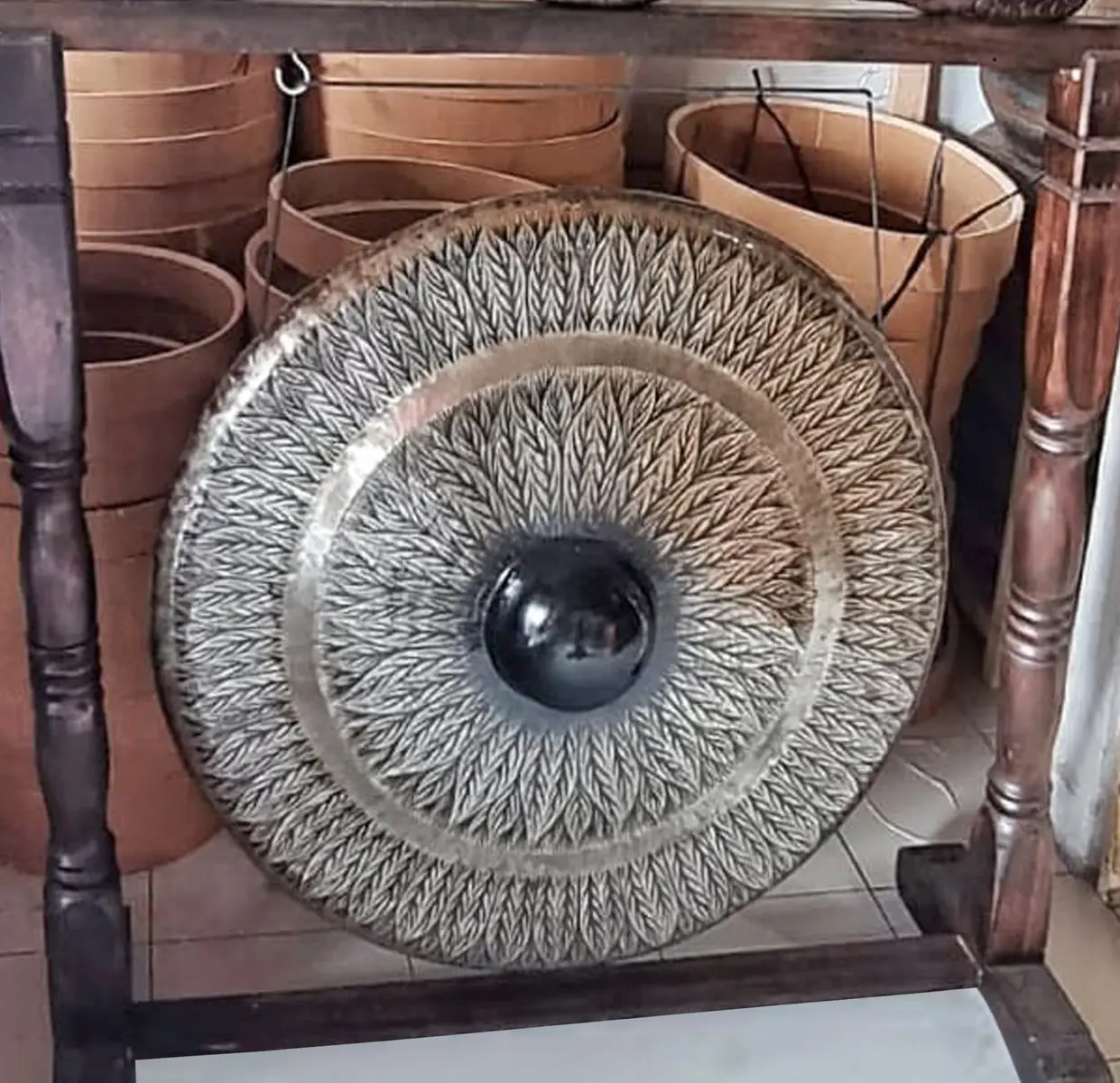 Stor handgjord helande gong med brunt antikstativ 80 cm - produktbild 4