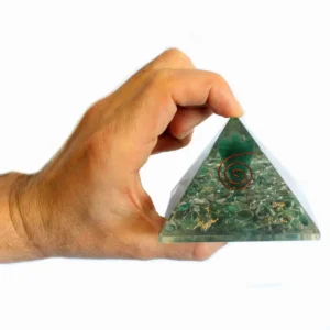 Stor orgonitpyramid 70 mm med ängelmotiv - produktbild 3