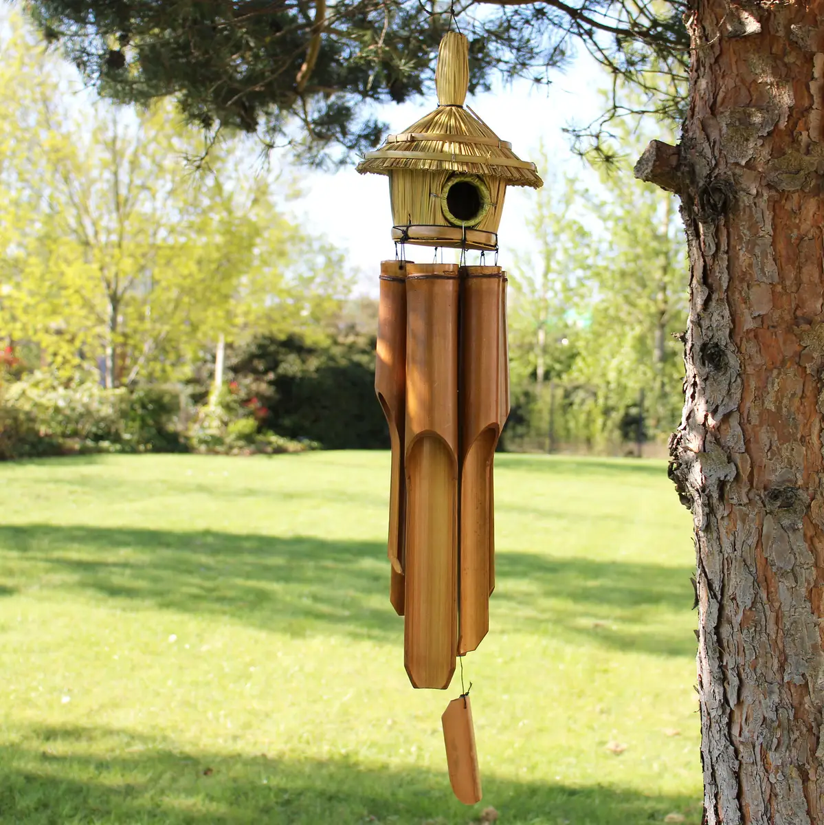 Stor rund fågelholk av sjögräs med vindspel 56x20 cm - produktbild 2
