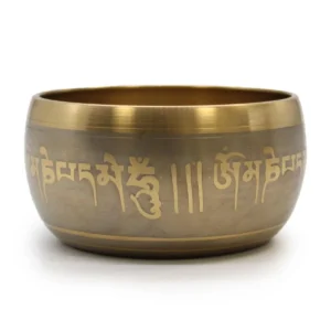 Stor tibetansk klangskål med inskriptioner och Buddha-motiv