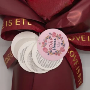 Stor tvålbukett med röda rosor och gåvokort - produktbild 7