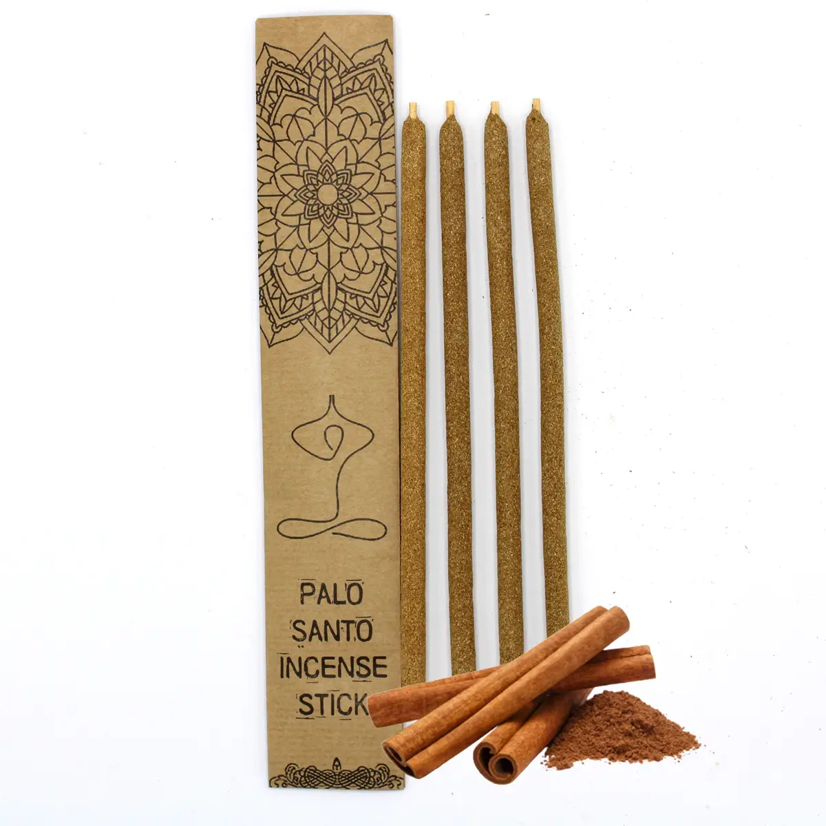 Fyra stora rökelsestickor av Palo Santo bredvid en dekorativ kraftförpackning och kanelstänger