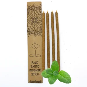 Fyra stora rökelsestickor av Palo Santo med mintdoft och dekorativ förpackning i kraftpapper