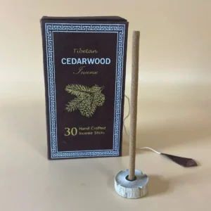 Sughandit Dhoop rökelsepresentset med cederträdoft, 30 rökelsestickor och träställ
