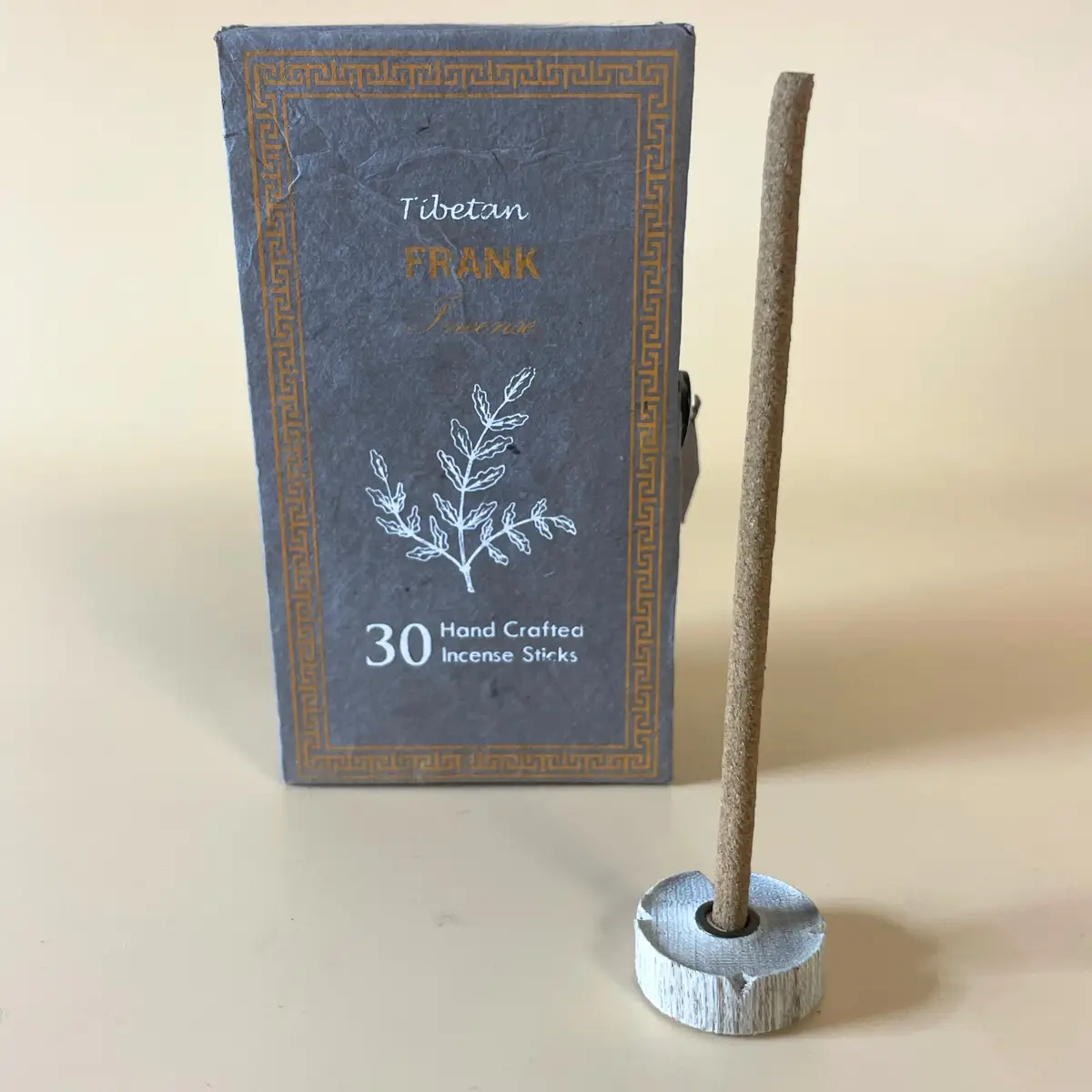 Sughandit Dhoop rökelsepresentset med 30 rökelsestickor och trähållare