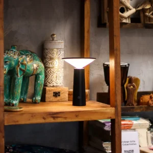 Svart bordslampa med touchfunktion och USB-C - produktbild 4