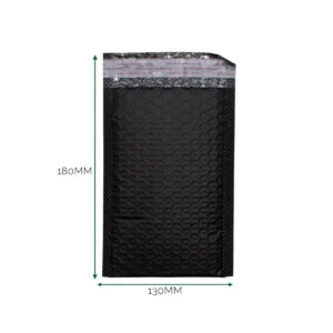 Svart vadderat bubbelkuvert med måtten 130x180 mm och veckfals 40 mm