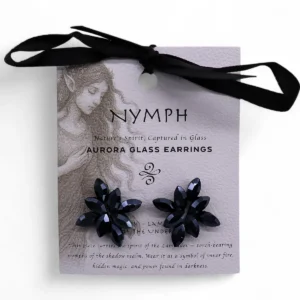 Svarta glasörhängen med blommotiv - produktbild 6