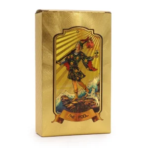 Förpackning med tarotkort med guldfolie och motivet The Fool