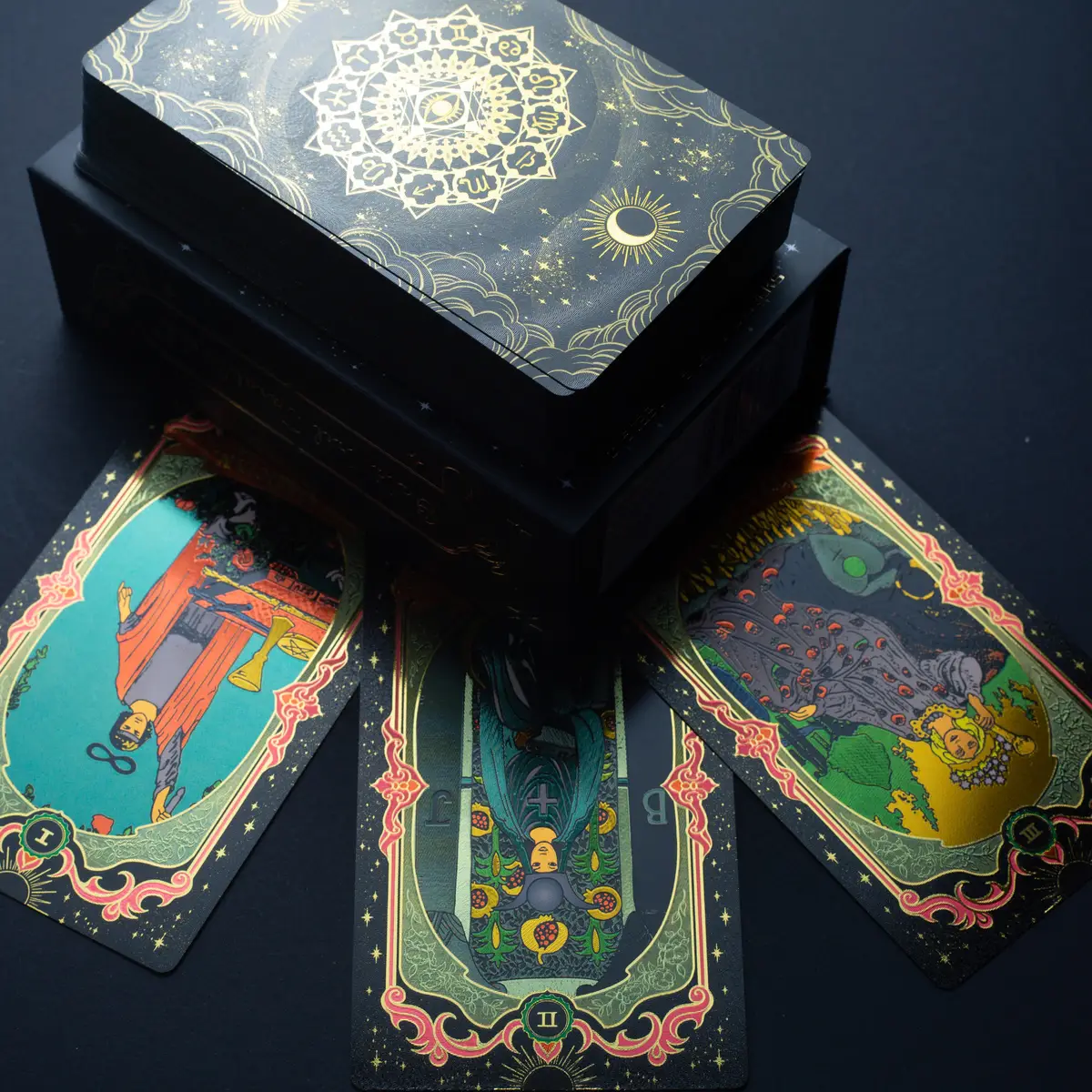 Tarotkort med guldfolie och guidebok - produktbild 6