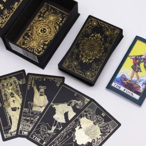 Tarotkort med guldfolie och guidebok i presentask - produktbild 2
