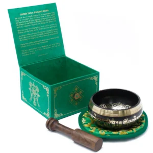 Tibetansk klangskål Green Tara 10 cm med kudde, klubba och grön förvaringsask