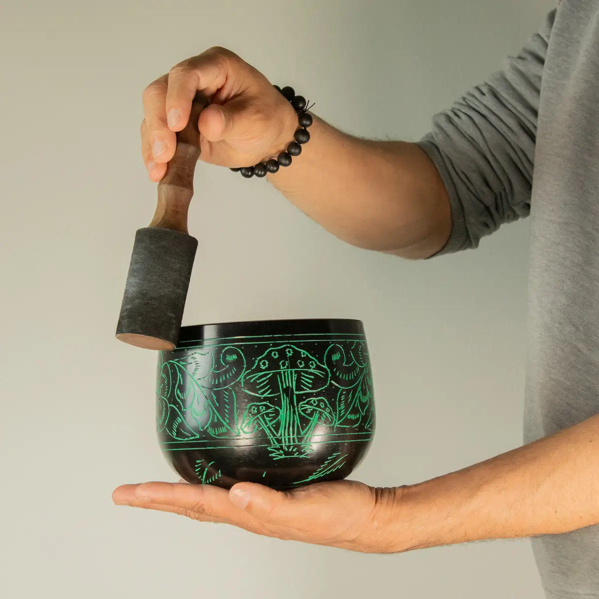 Tibetansk klangskål med svammmotiv i aluminium, 15 cm - produktbild 8