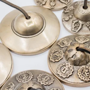 Tibetanska tingsha-klockor i mässing med lyckosymboler, ca 6 cm - produktbild 6