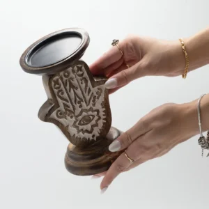 Träljusstake i mangoträ med Hamsa-motiv, liten 18x11 cm - produktbild 3