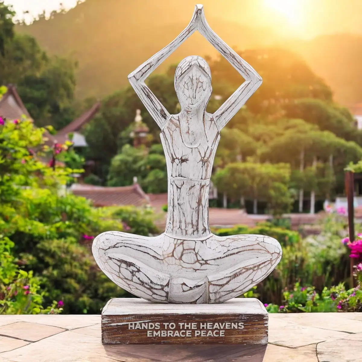 Trästatyett Yoga Kvinna Vitmålad i Hands Up-position - produktbild 2