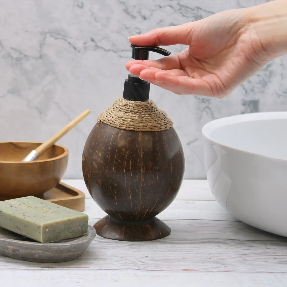 Tvålpump i naturligt kokosnötsskal 150 ml - produktbild 3