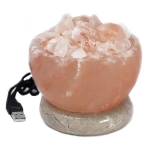 USB-himalayasaltlampa i skål med färgskiftande belysning och USB-kabel