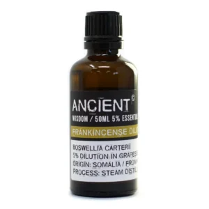Brun glasflaska med utspädd eterisk olja frankincense 50 ml