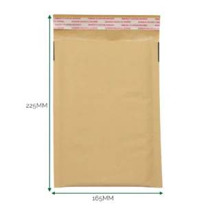 Vadderat kuvert i kraftpapper med självhäftande remsa och måtten 165x225 mm