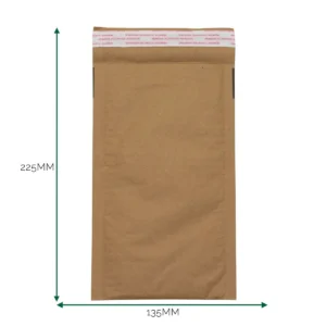 Vadderat kraftpapperkuvert med självhäftande remsa och måtten 135x225 mm