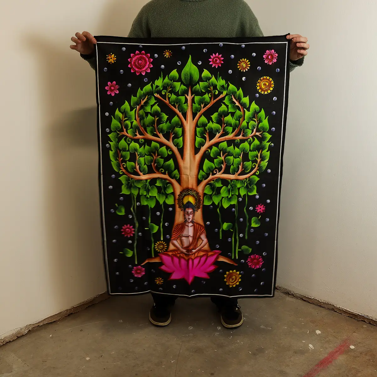 Väggbonad i bomull med Buddha under Bodhiträdet 70x110 cm - produktbild 2
