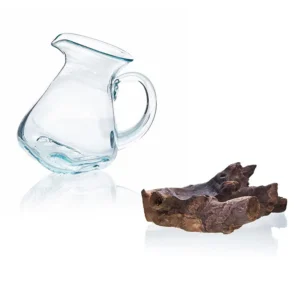 Vattenkanna i handblåst glas på träfot - produktbild 4