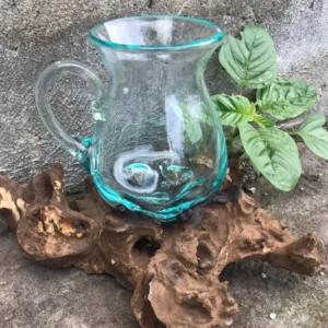 Vattenkanna i handblåst glas på träfot - produktbild 5