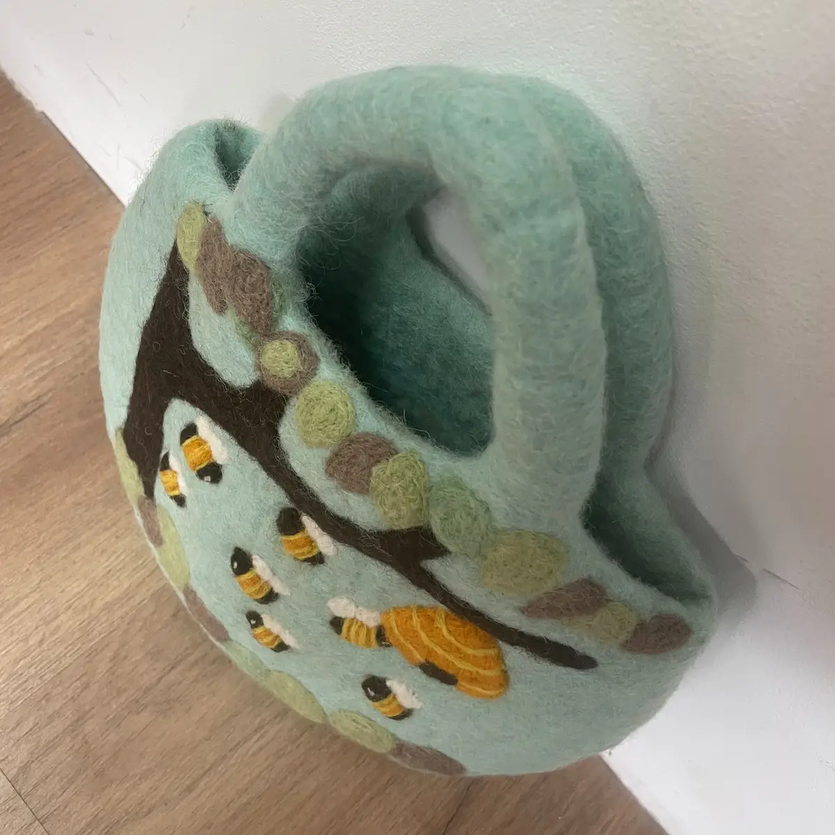 Vattentovad väska med träd och bikupa 35x27 cm - produktbild 3