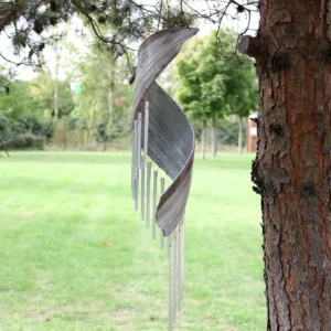Vindspel av kokosblad i vitlaserad finish - produktbild 3