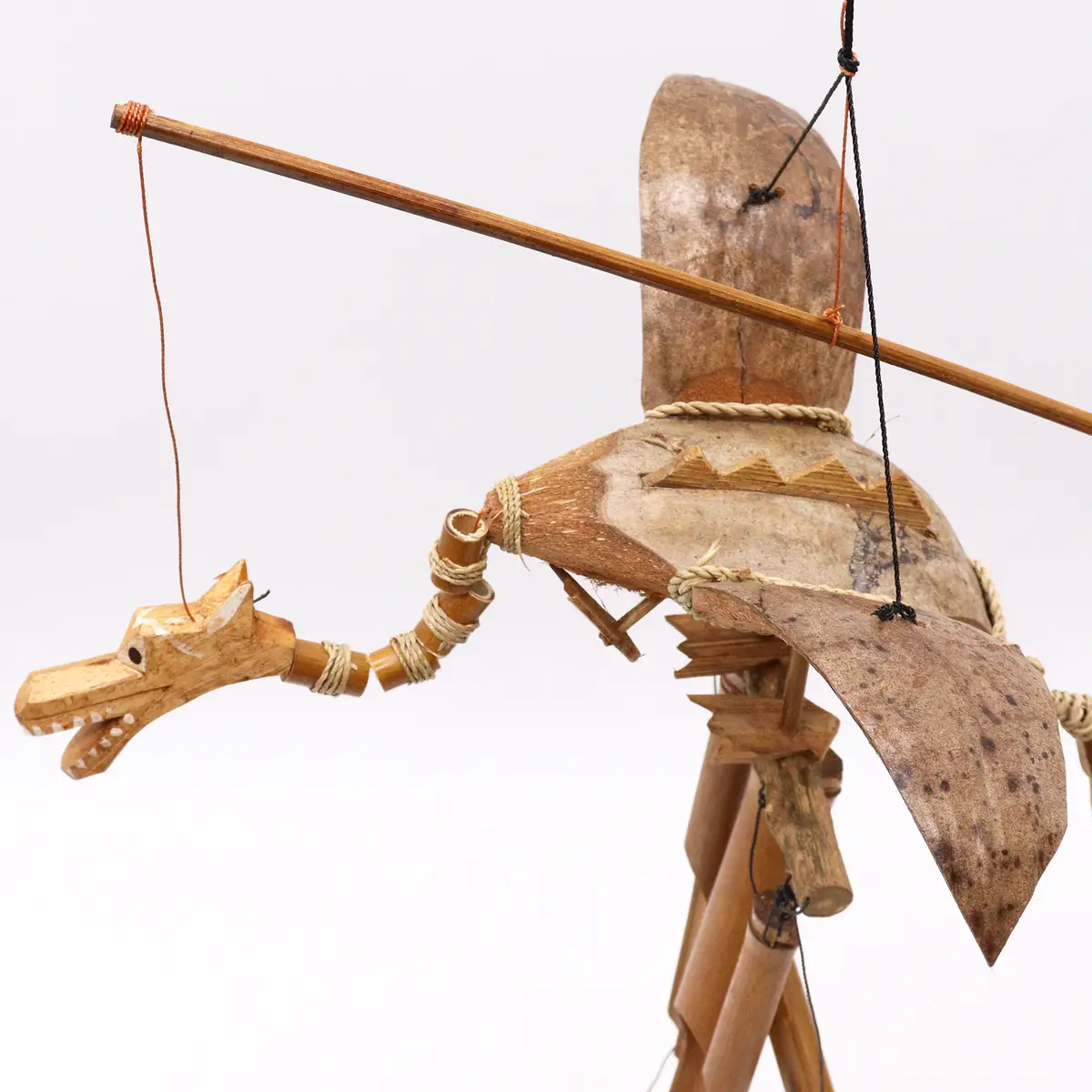 Vindspel med drakfigur i kokosnöt och bambu - produktbild 6