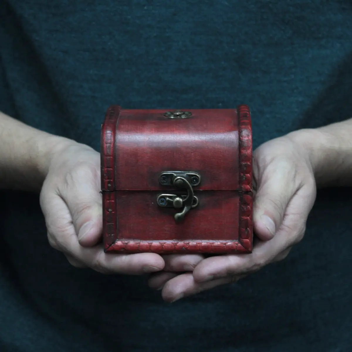 Vintageinspirerad liten förvaringslåda i trä - produktbild 3