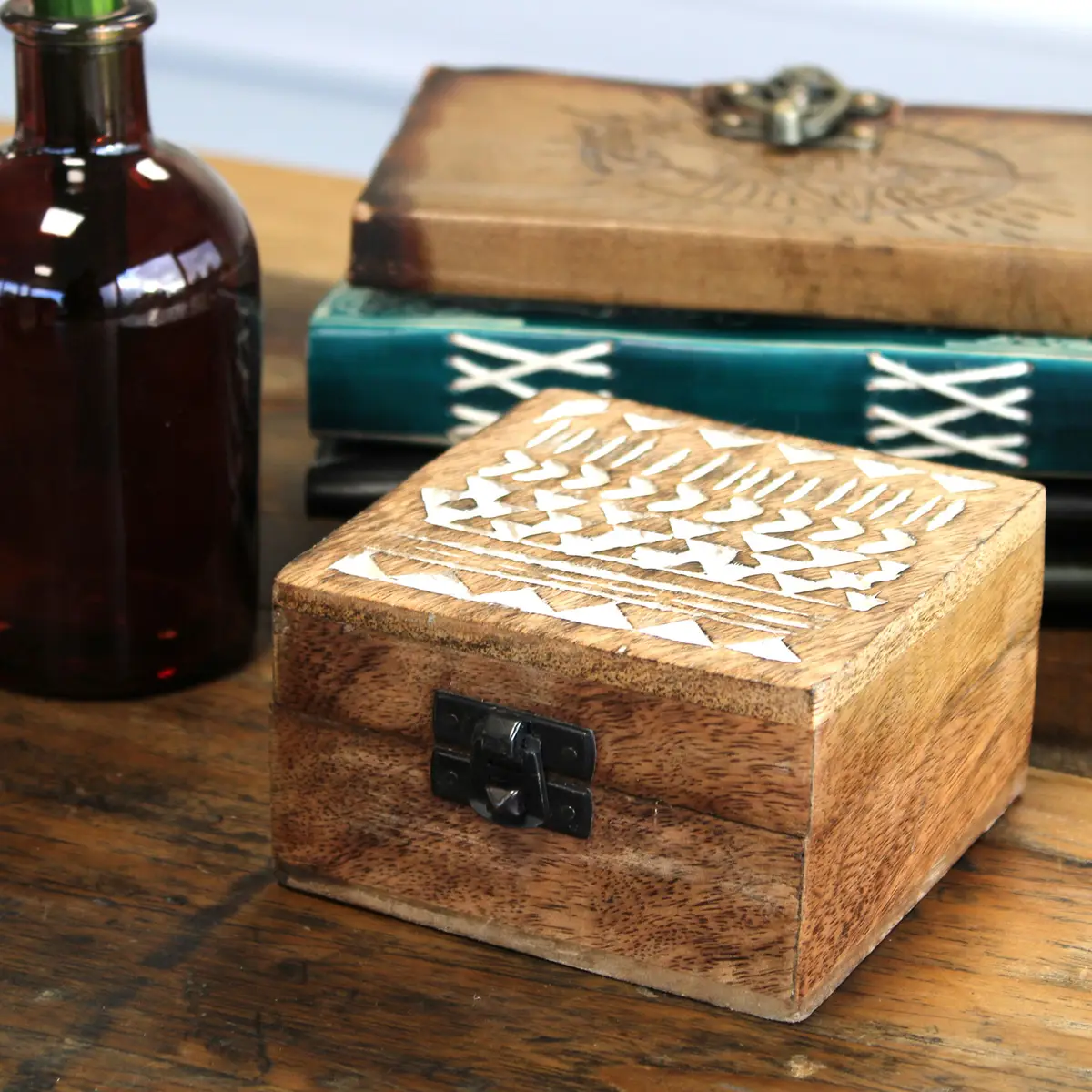 Vitlaserad trälåda med aztekiskt mönster 10x10x6 cm - produktbild 2