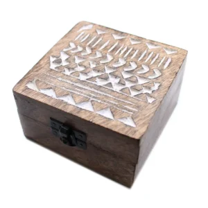 Vitlaserad trälåda med aztekiskt mönster 10x10x6 cm - produktbild 3
