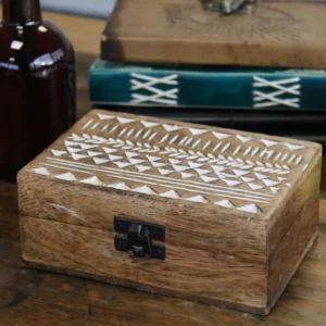 Vitlaserad trälåda med aztekiskt mönster 15x10x6 cm - produktbild 3