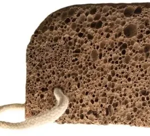 Porös vulkanisk lavasten i citronform med snöre för fotvård