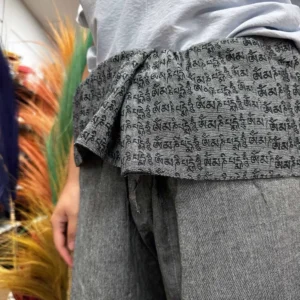 Yoga- och festivalbyxor med mandalamönster i grått - produktbild 4