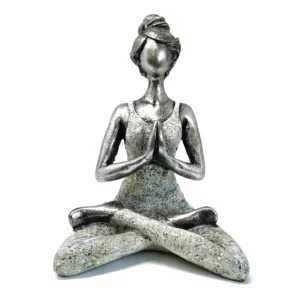 Handgjord yogafigur i dammodell i silver och vitt sittande i yogaposition