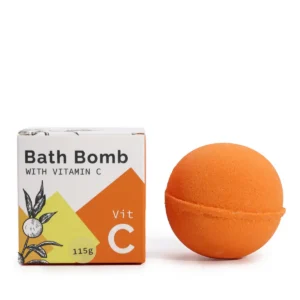 Orange badbomb och vit kartong med texten Bath Bomb with Vitamin C