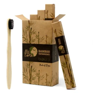 Bambutandborste med svart kolborst och förpackning i brunt papper med bambumotiv