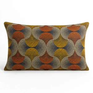 Avlång kuddfodral med geometriskt mönster i orange, gult, svart och beige