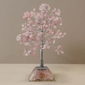 Dekorativt träd med rosa rosenkvartsstenar och orgonitbas